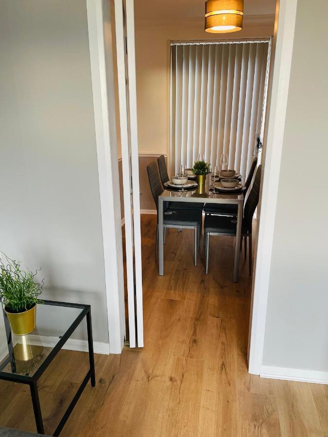 Wolverhampton Large 3 Bedrooms 5 Bed House Perfect For Short & Long Stays Contractors Business Nhs Insurance 1 Bathroom And Separate Wc Private Garden Driveway For 2 Large Vehicles Close To City Centre M6 M54 And Walsall Willenhall Cannock Property Экстерьер фото
